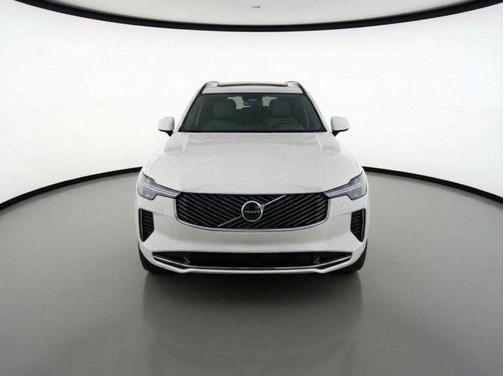 Crystal White Pearl 2026 Volvo XC90 B6 Plus 7-Seater