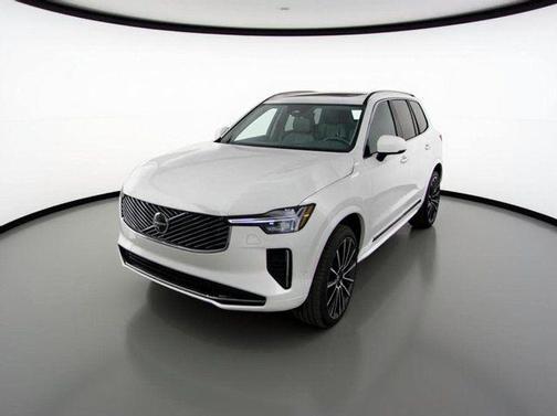 Crystal White Pearl 2026 Volvo XC90 B6 Plus 7-Seater