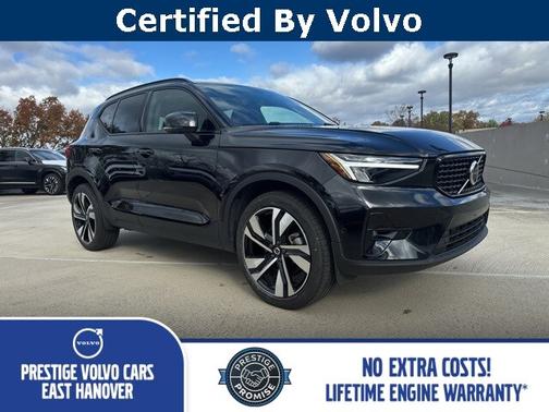 2025 Volvo XC40 B5 Plus Dark Theme
