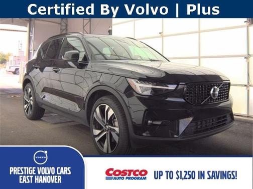 2025 Volvo XC40 B5 Plus Dark Theme