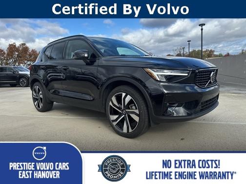 2025 Volvo XC40 B5 Plus Dark Theme