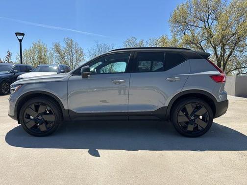 Metallic 2026 Volvo XC40 B5 Ultra Black Edition