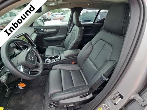 2025 Volvo XC40 B5 Plus Bright Theme