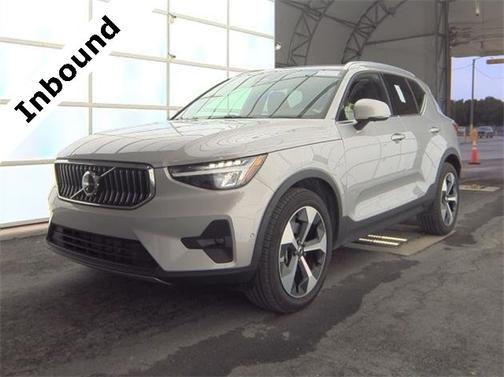 2025 Volvo XC40 B5 Plus Bright Theme
