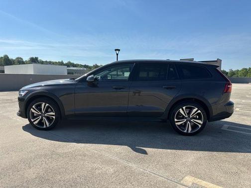 Platinum Grey Metallic 2025 Volvo V60 Cross Country B5 Plus