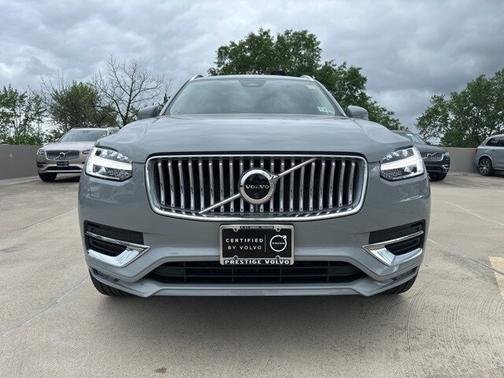 2022 Volvo XC90 T6 AWD Momentum 7 Seater