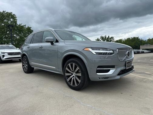 2022 Volvo XC90 T6 AWD Momentum 7 Seater