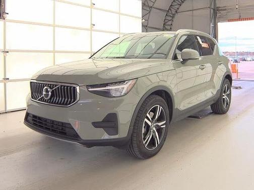 2025 Volvo XC40 Core