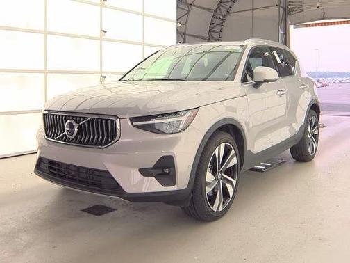 2025 Volvo XC40 Plus