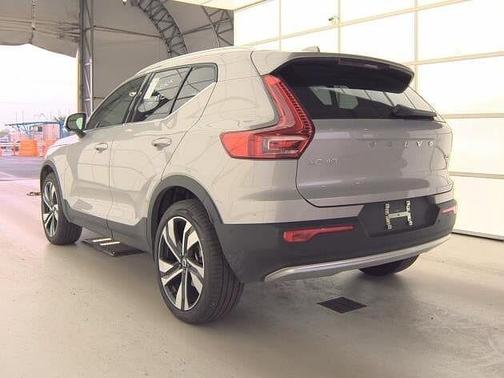 2025 Volvo XC40 Plus
