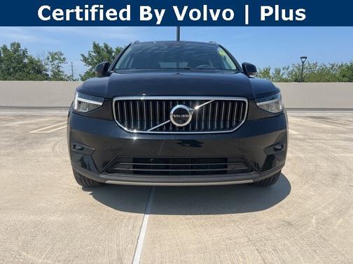 2025 Volvo XC40 B5 Plus Bright Theme