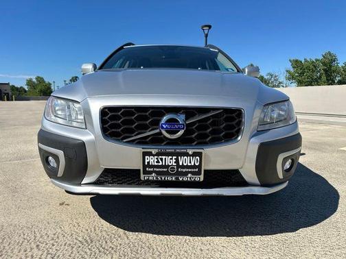Bright Silver Metallic 2015 Volvo XC70 T6 Platinum