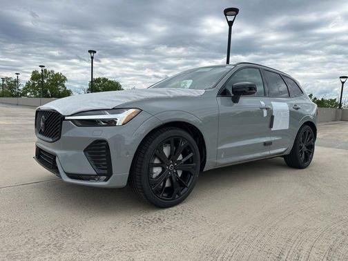 Metallic 2026 Volvo XC60 B5 Ultra Black Edition