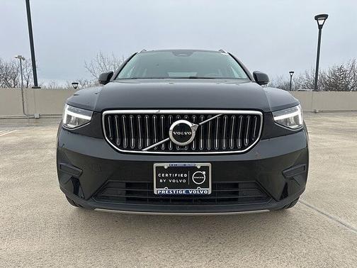 2025 Volvo XC40 Core