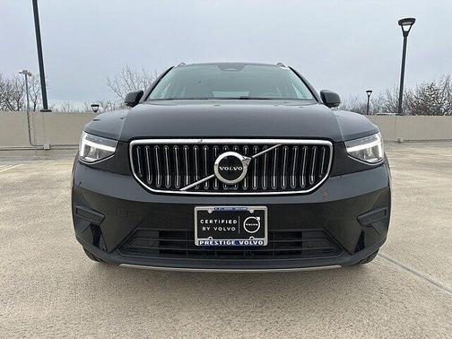 2025 Volvo XC40 Core