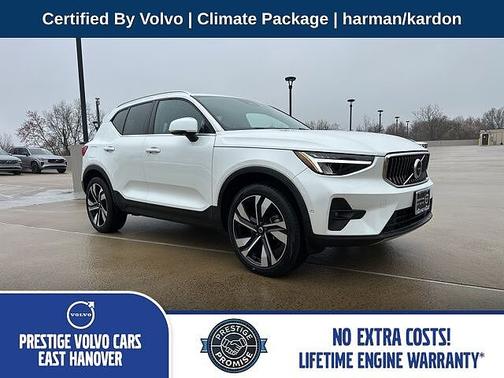 Crystal White 2024 Volvo XC40 Plus