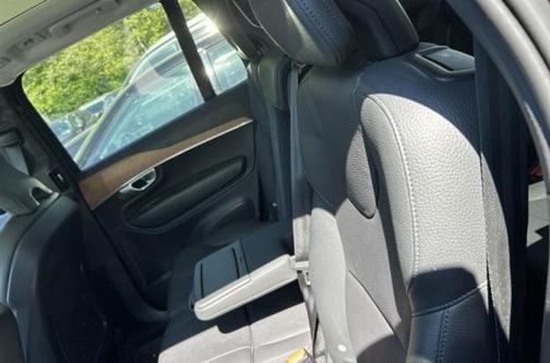 Onyx Black Metallic 2024 Volvo XC90 B6 Plus Bright Theme 7-Seater