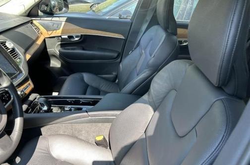 Onyx Black Metallic 2024 Volvo XC90 B6 Plus Bright Theme 7-Seater