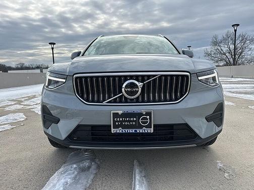 2024 Volvo XC40 Core