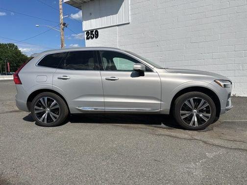 Silver 2022 Volvo XC60 B6 Inscription