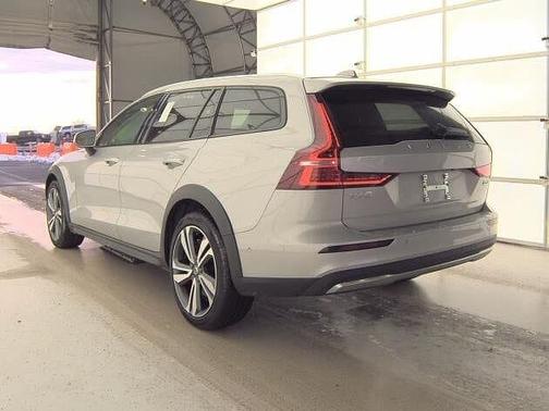 2025 Volvo V60 Cross Country Plus