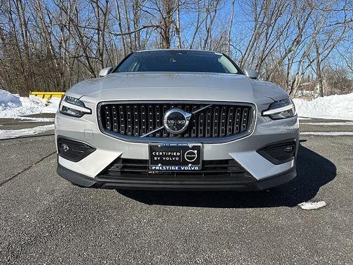 2025 Volvo V60 Cross Country Plus