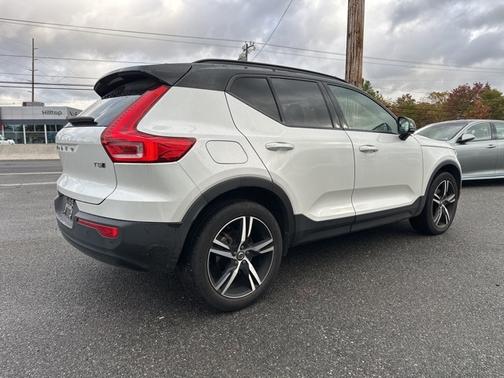 2022 Volvo XC40 T5 AWD R-Design