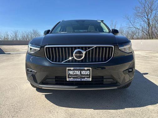 Onyx Black Metallic 2023 Volvo XC40 B5 Plus Bright Theme