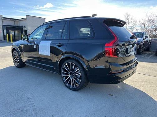 Onyx Black Metallic 2026 Volvo XC90 B6 Ultra Dark Theme 7-Seater