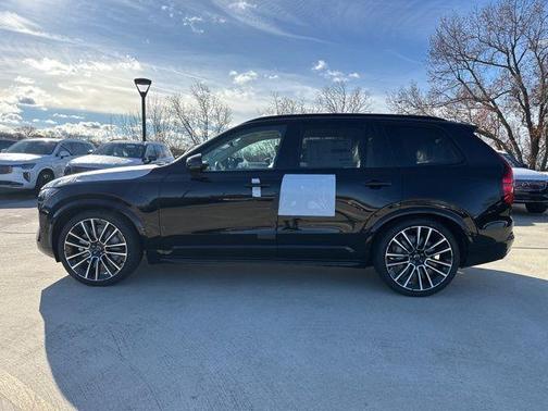 Onyx Black Metallic 2026 Volvo XC90 B6 Ultra Dark Theme 7-Seater