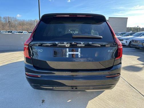 Onyx Black Metallic 2026 Volvo XC90 B6 Ultra Dark Theme 7-Seater