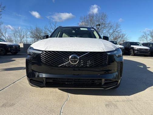 Onyx Black Metallic 2026 Volvo XC90 B6 Ultra Dark Theme 7-Seater
