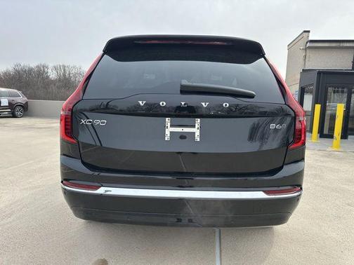 Onyx Black Metallic 2026 Volvo XC90 B6 Plus 7-Seater
