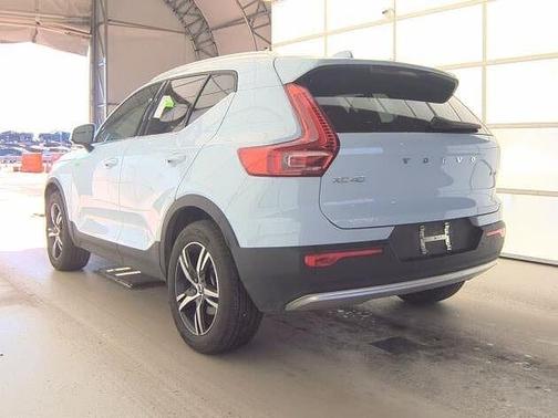 2025 Volvo XC40 Core