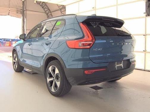2025 Volvo XC40 Plus