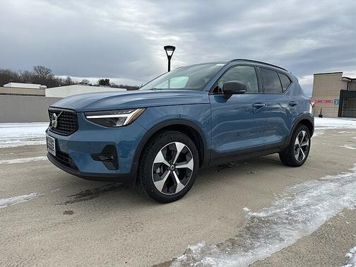 2025 Volvo XC40 Plus