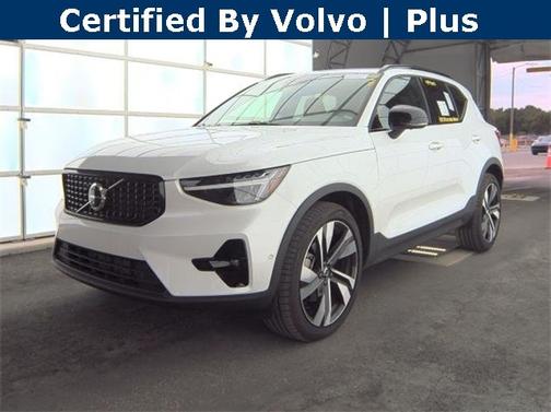 2025 Volvo XC40 B5 Plus Dark Theme