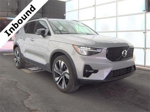 2025 Volvo XC40 B5 Plus Dark Theme