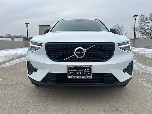 2024 Volvo XC40 Core