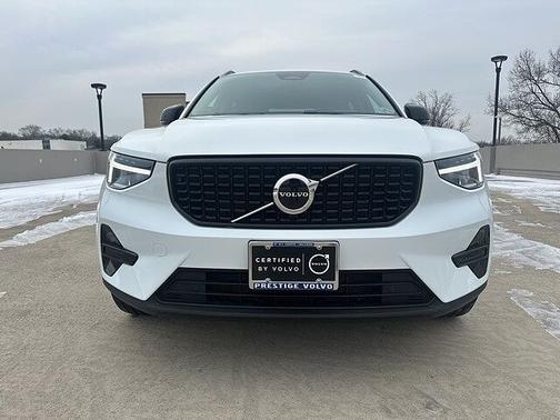 2024 Volvo XC40 Core