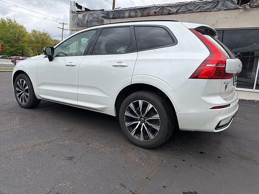 Crystal White 2024 Volvo XC60 Core