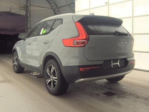 2025 Volvo XC40 Core