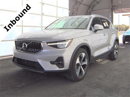 2025 Volvo XC40 B5 Plus Bright Theme