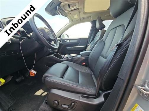 2025 Volvo XC40 B5 Plus Bright Theme