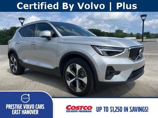2025 Volvo XC40 B5 Plus Bright Theme