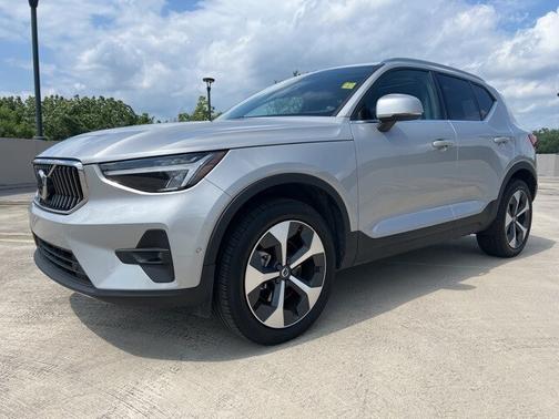 2025 Volvo XC40 B5 Plus Bright Theme