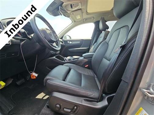 2025 Volvo XC40 B5 Plus Bright Theme