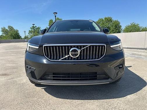 Onyx Black 2024 Volvo XC40 Plus