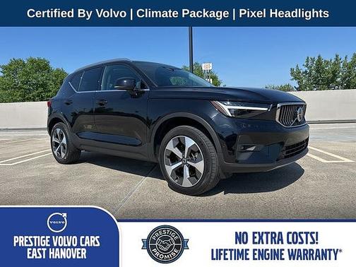 Onyx Black 2024 Volvo XC40 Plus