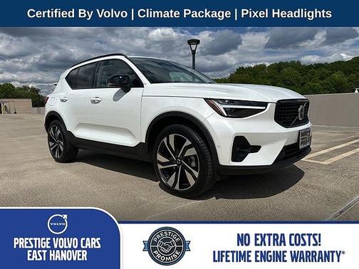 Crystal White 2023 Volvo XC40 B5 AWD Ultimate Dark